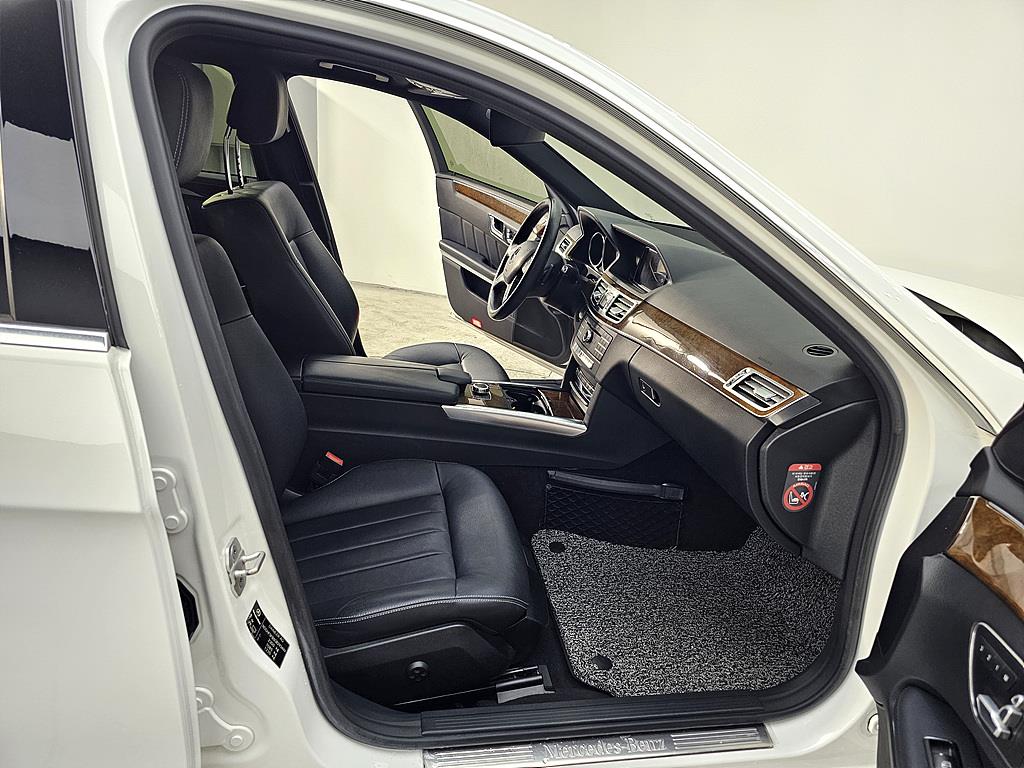 Mercedes Benz E class - Vista 11