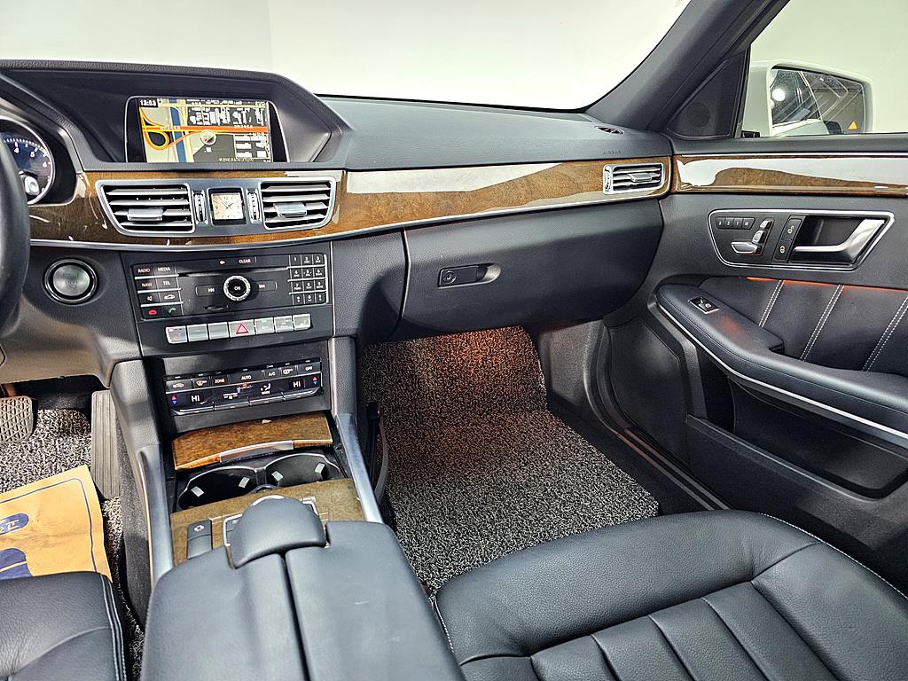 Mercedes Benz E class - Vista 10