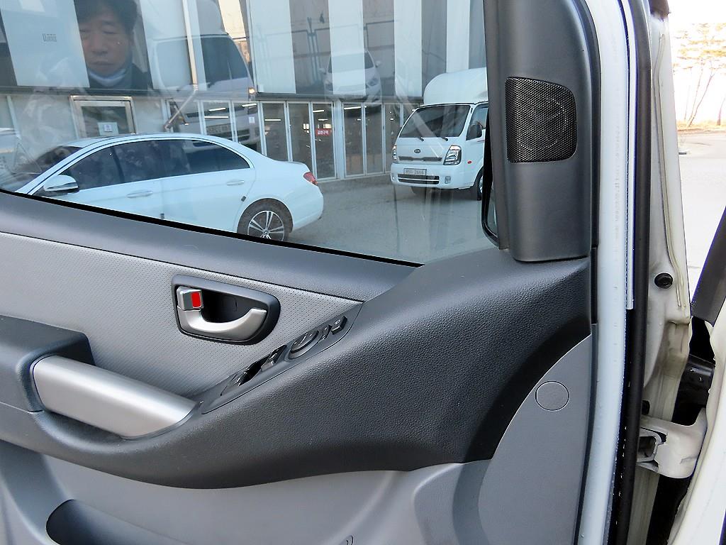 HYUNDAI Starex - Vista 12