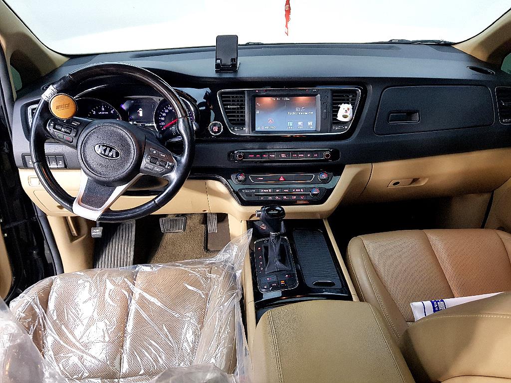 KIA Carnival - Vista 5