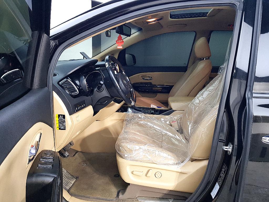 KIA Carnival - Vista 8