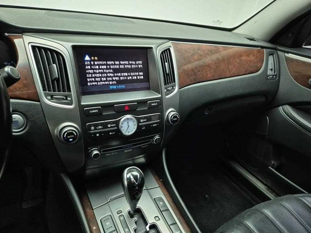 HYUNDAI Equus - Vista 10