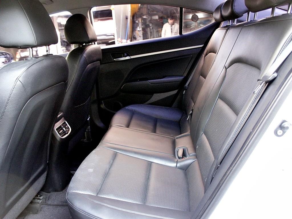 HYUNDAI Avante - Vista 11