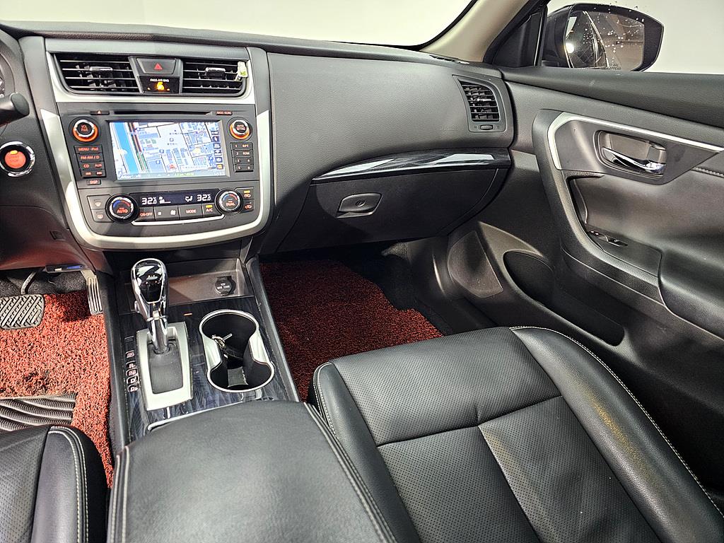 Nissan Altima - Vista 10