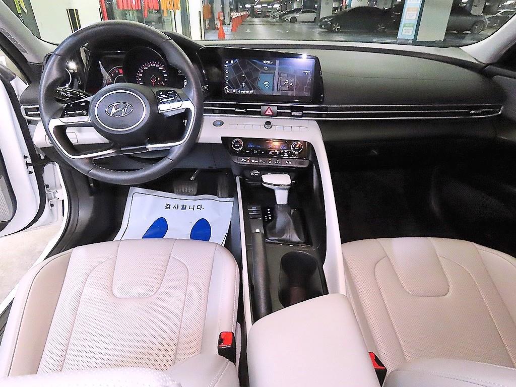 HYUNDAI Avante - Vista 10