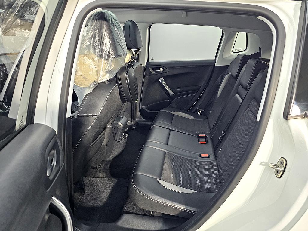 Peugeot 2008 - Vista 9