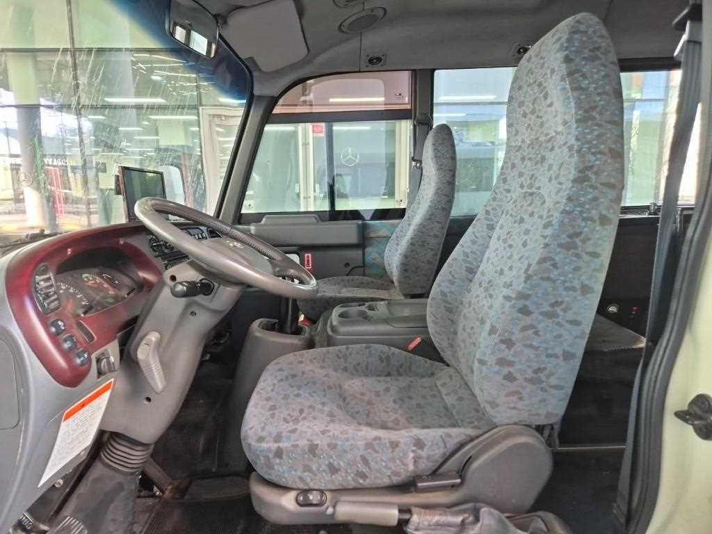 medium and large bus Hyundai bus - Vista 10