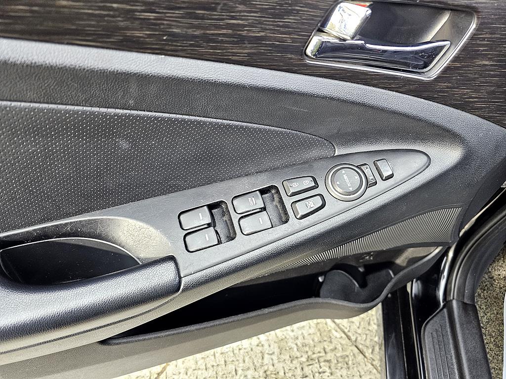 HYUNDAI Sonata - Vista 11