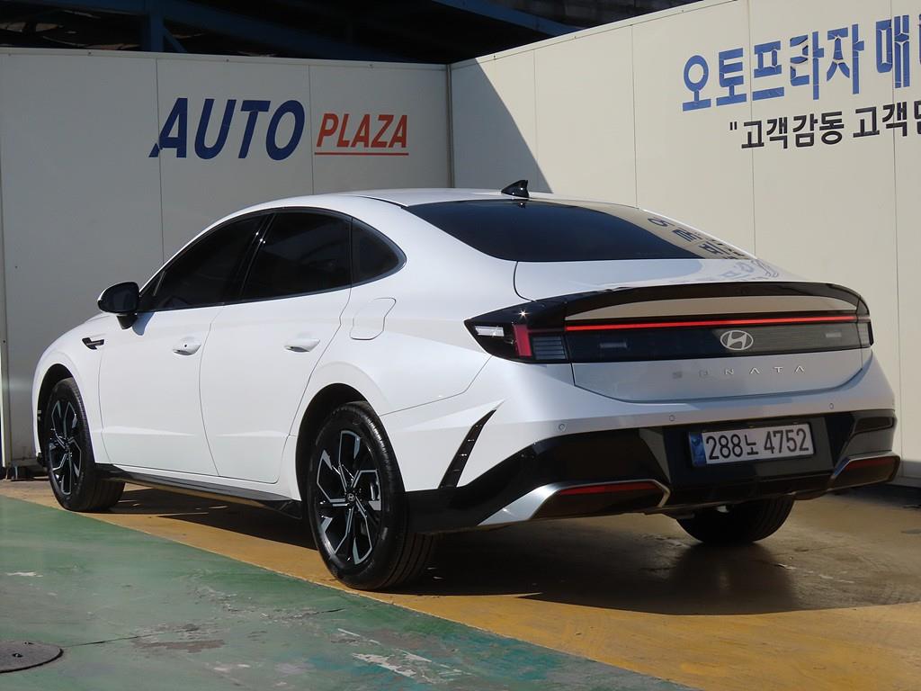 HYUNDAI Sonata - Vista 3