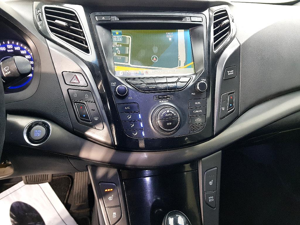 HYUNDAI i40 - Vista 12