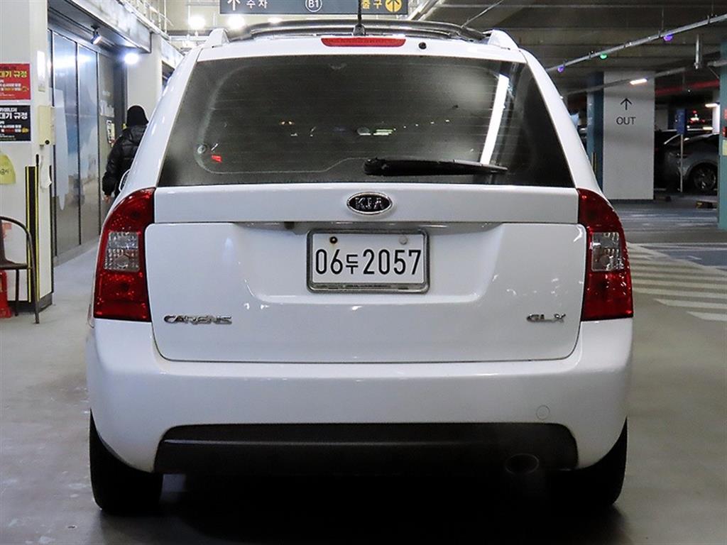 KIA Carens - Vista 5