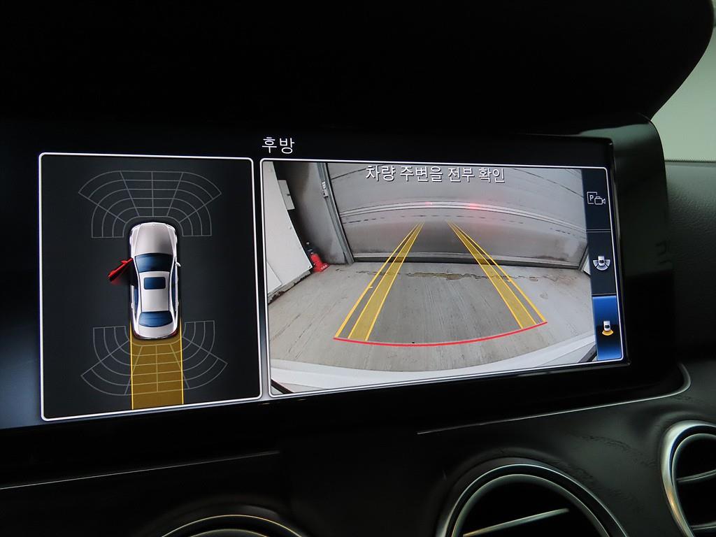 Mercedes Benz E class - Vista 12