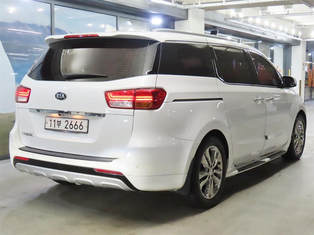 KIA Carnival - Vista 7