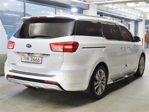 KIA Carnival - Vista 8
