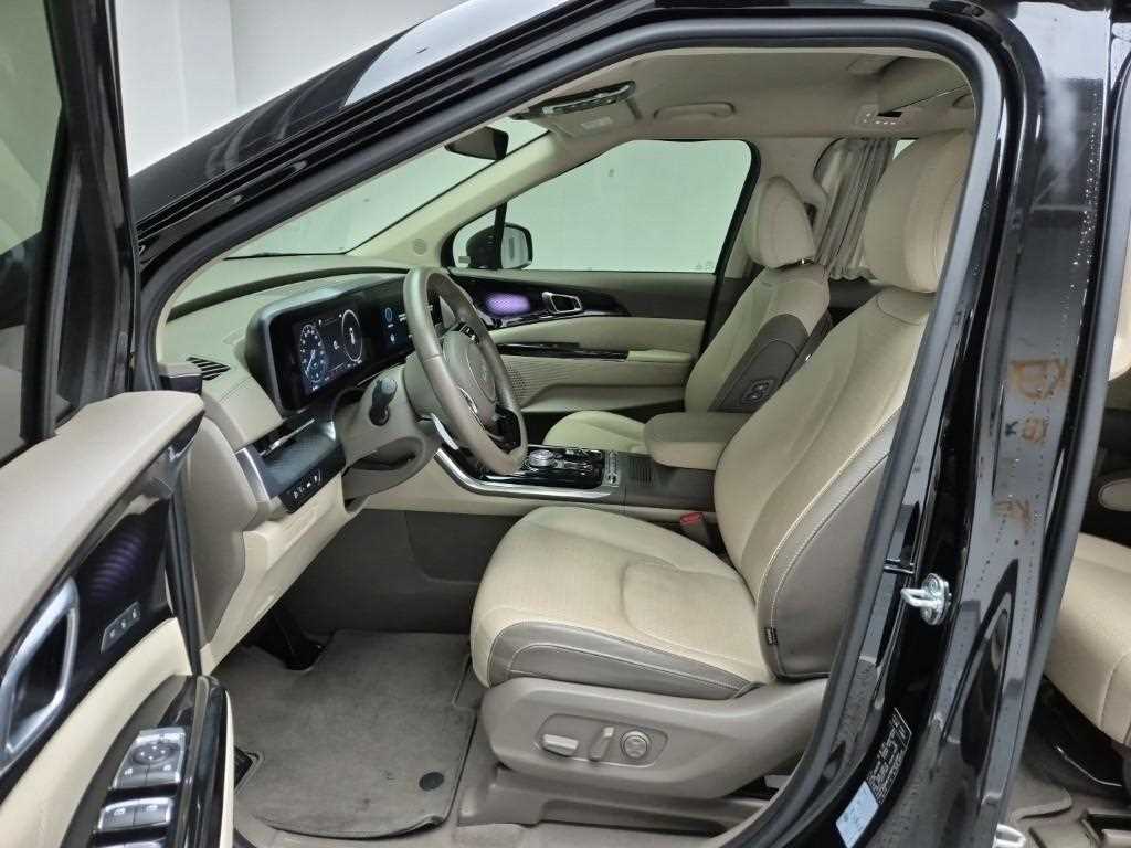 KIA Carnival - Vista 11