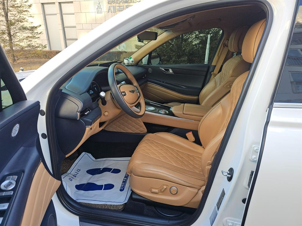 Genesis GV80 - Vista 7