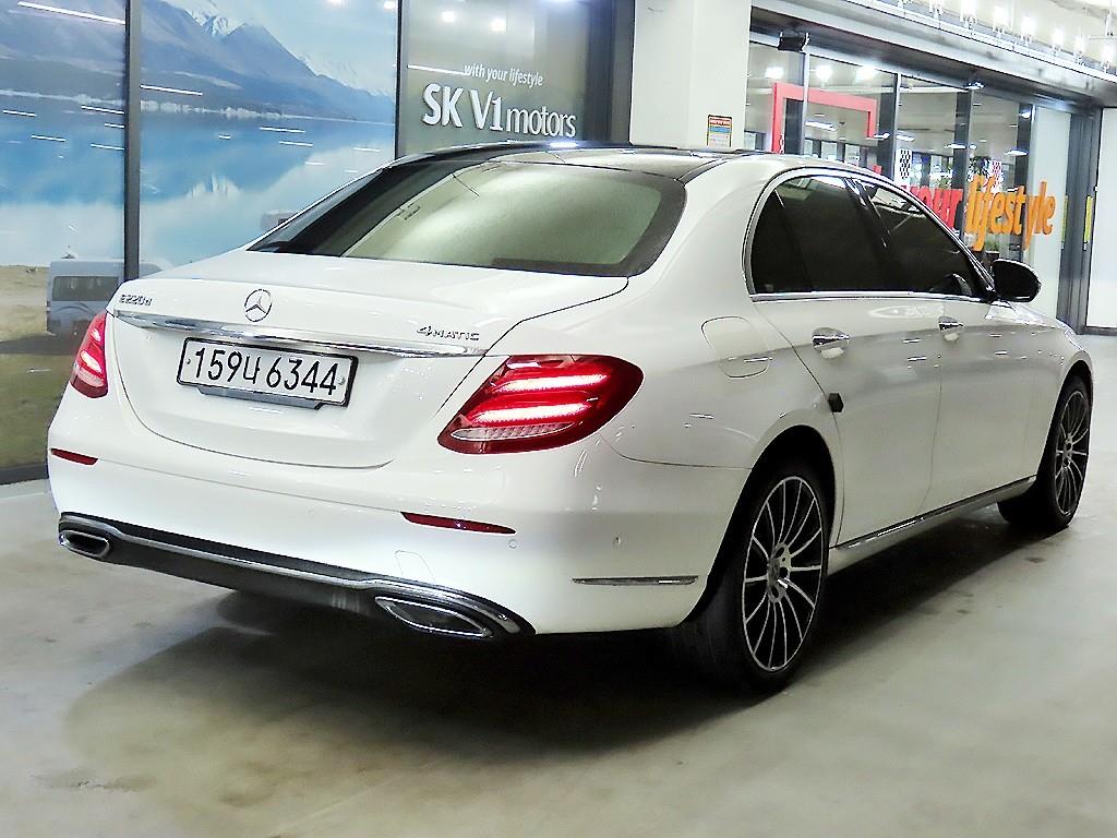 Mercedes Benz E class - Vista 4