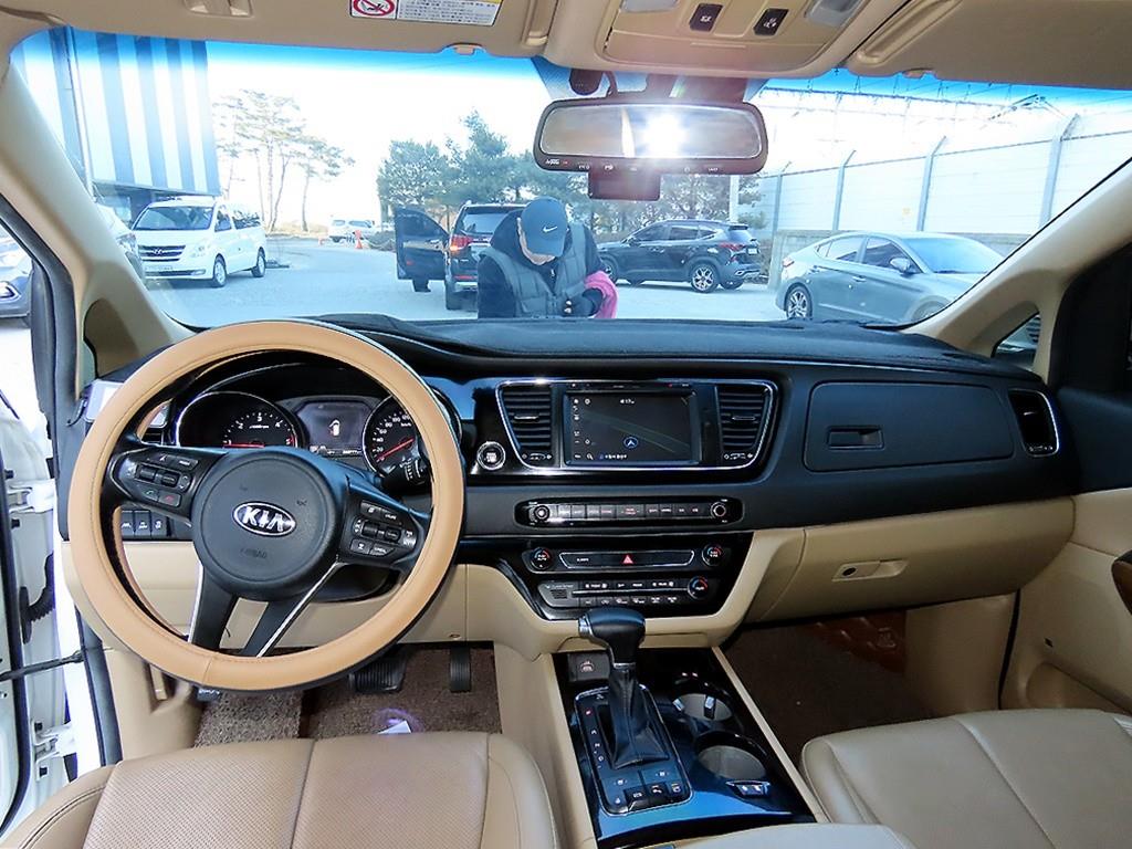 KIA Carnival - Vista 7