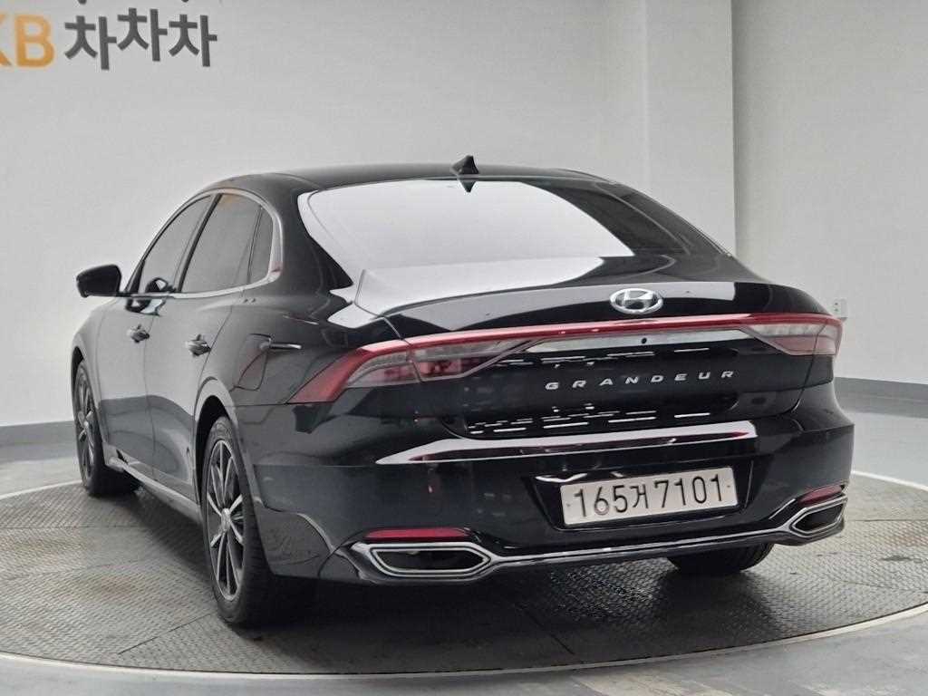 HYUNDAI Grandeur - Vista 2