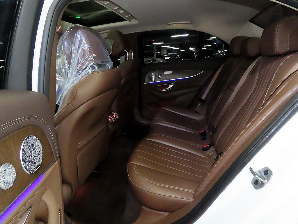 Mercedes Benz E class - Vista 7