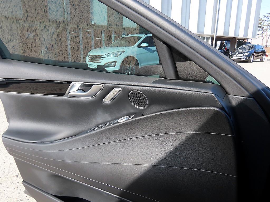 Genesis G80 - Vista 12