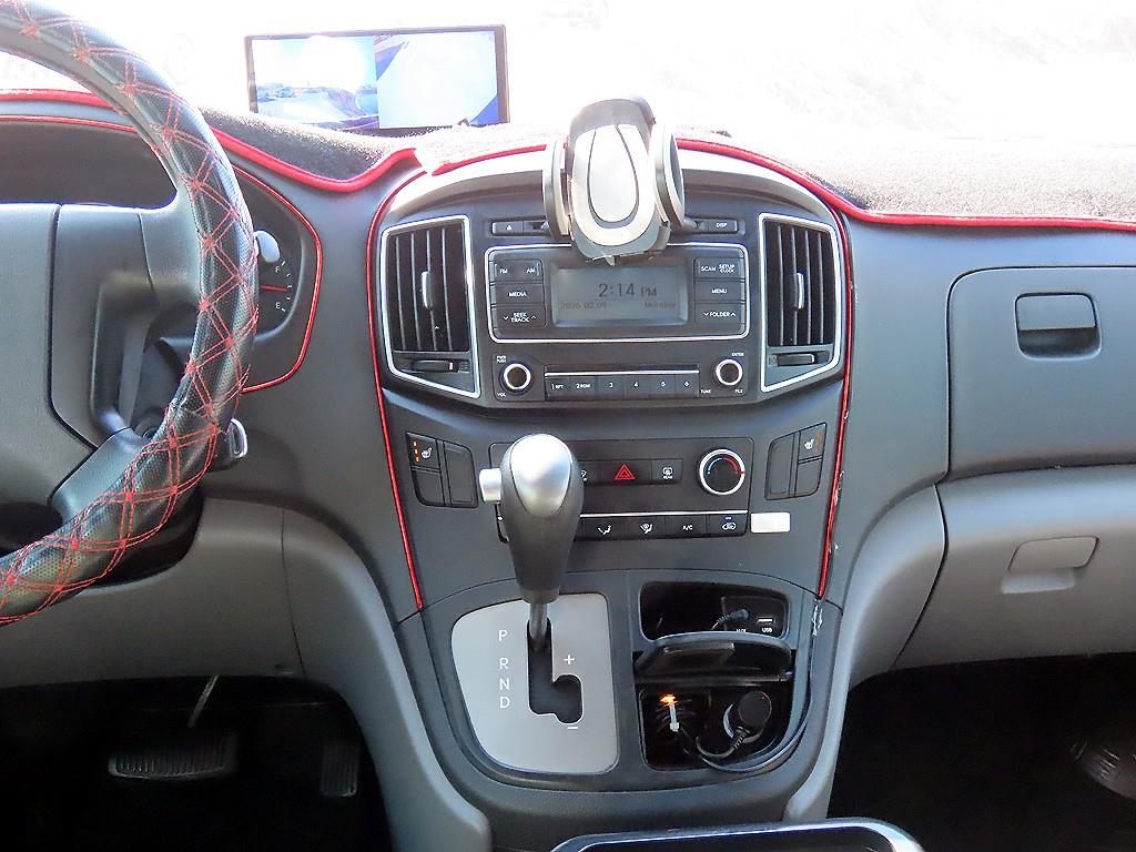 HYUNDAI Starex - Vista 10