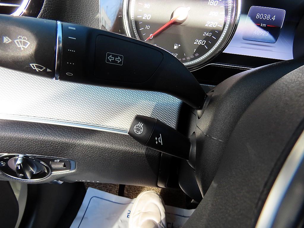 Mercedes Benz E class - Vista 12