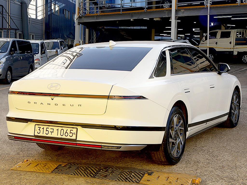 HYUNDAI Grandeur - Vista 7