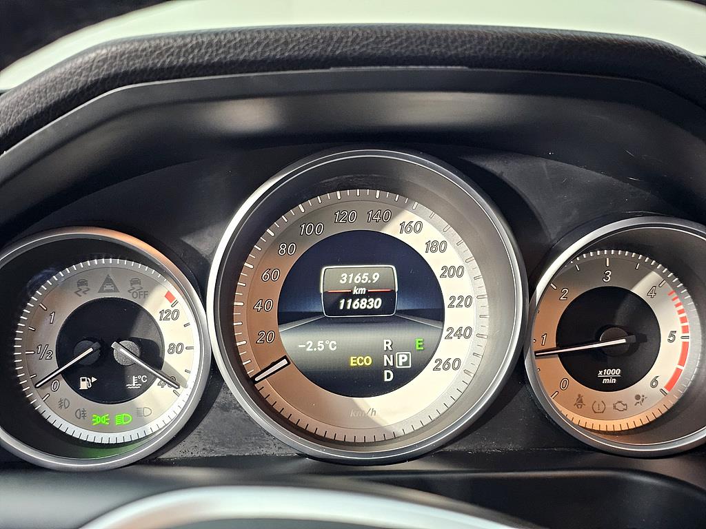 Mercedes Benz E class - Vista 7