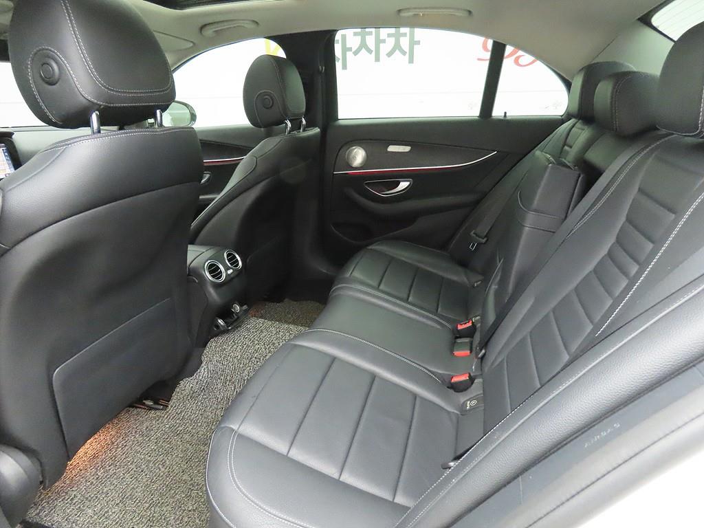 Mercedes Benz E class - Vista 6