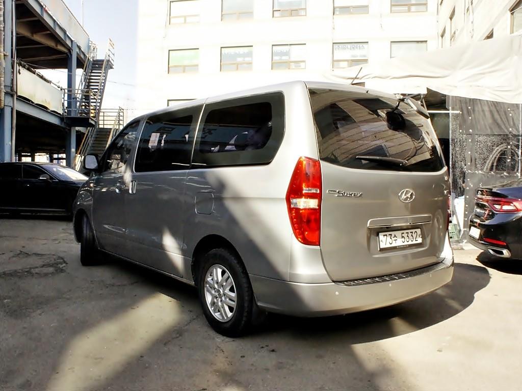 HYUNDAI Starex - Vista 7