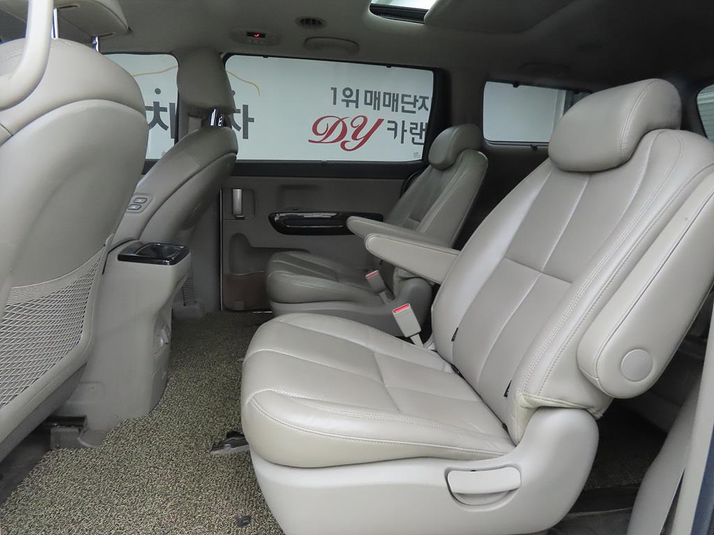 KIA Carnival - Vista 6