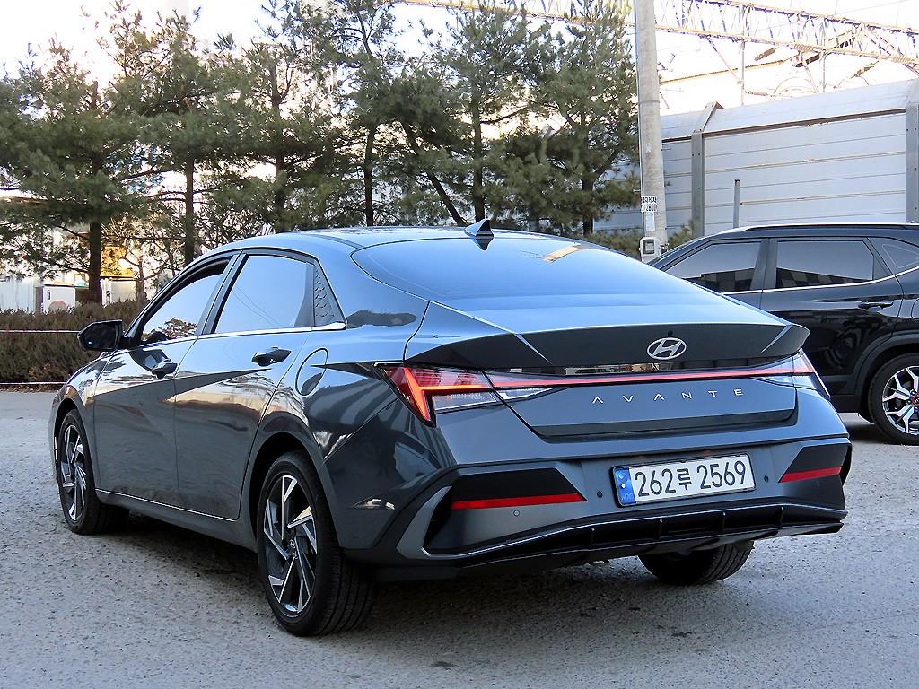 HYUNDAI Avante - Vista 3