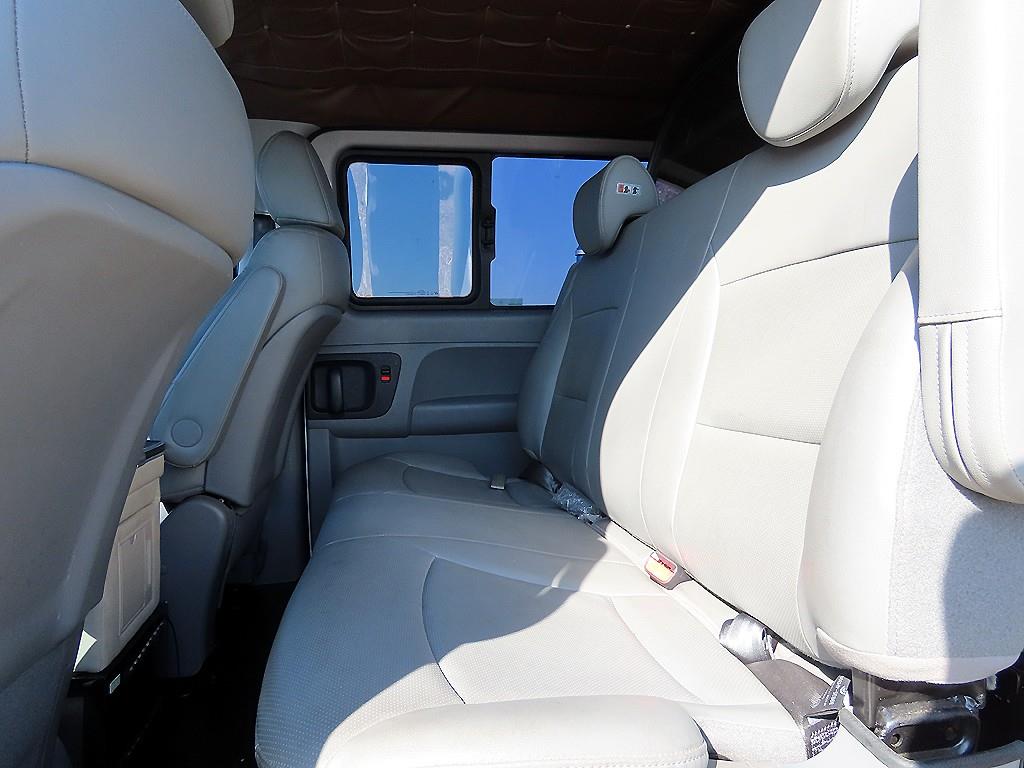 HYUNDAI Starex - Vista 6