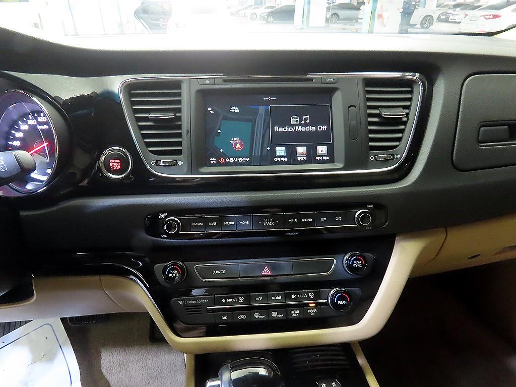 KIA Carnival - Vista 11