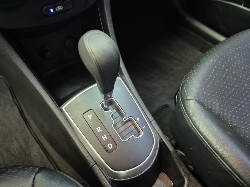 HYUNDAI Accent - Vista 8