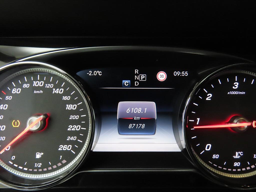 Mercedes Benz E class - Vista 9