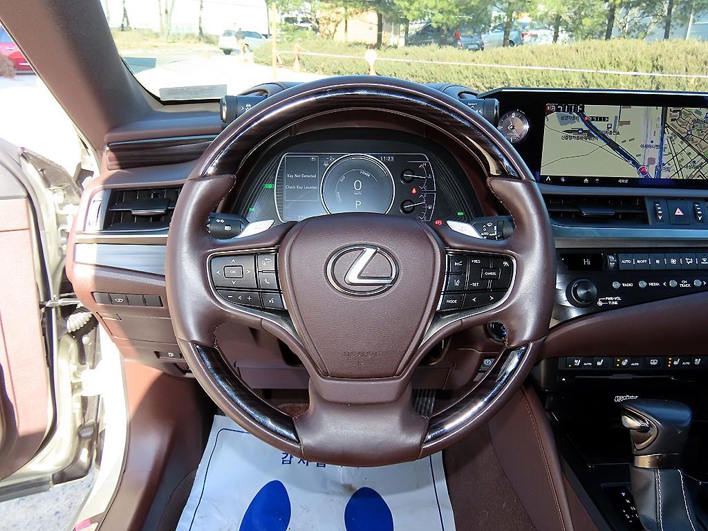 Lexus ES - Vista 8