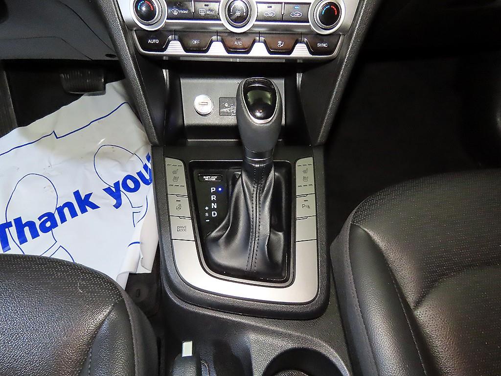 HYUNDAI Avante - Vista 12