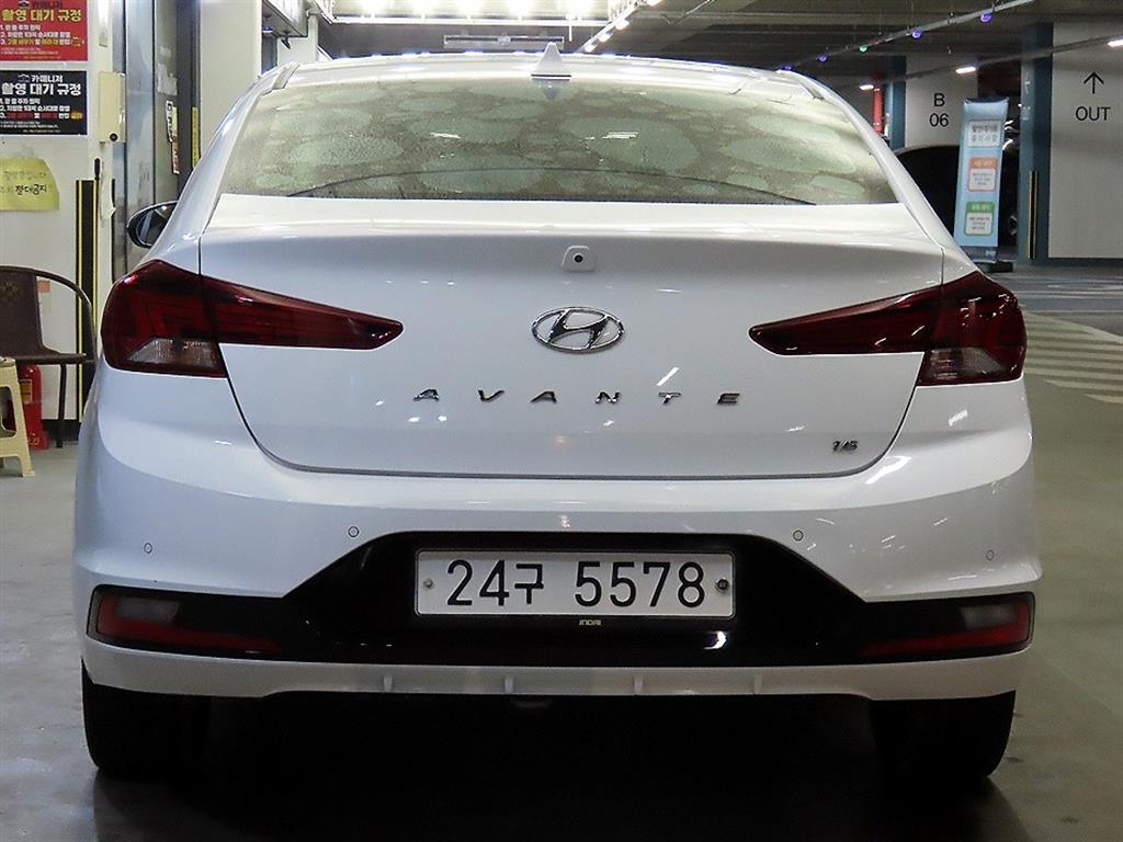 HYUNDAI Avante - Vista 5
