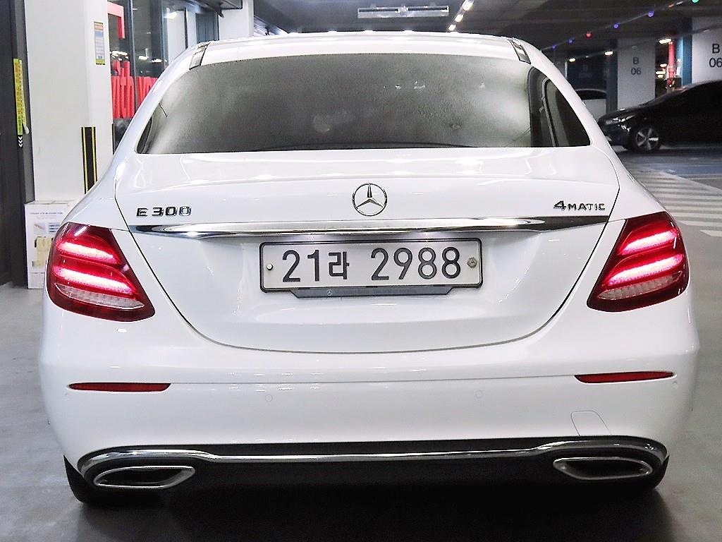 Mercedes Benz E class - Vista 5