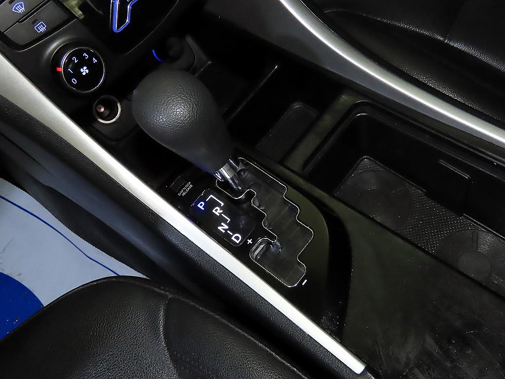 HYUNDAI Sonata - Vista 12