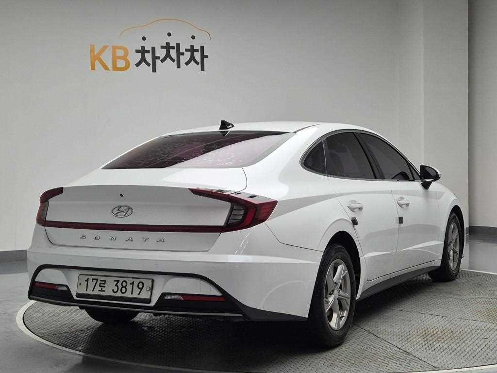 HYUNDAI Sonata - Vista 3