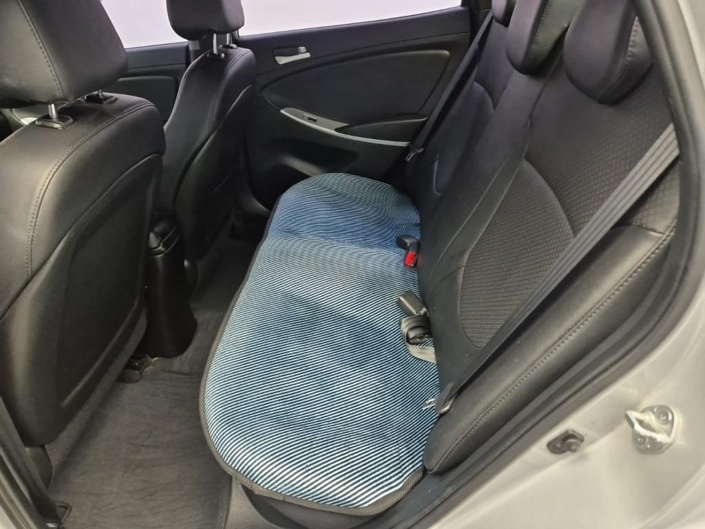 HYUNDAI Accent - Vista 12