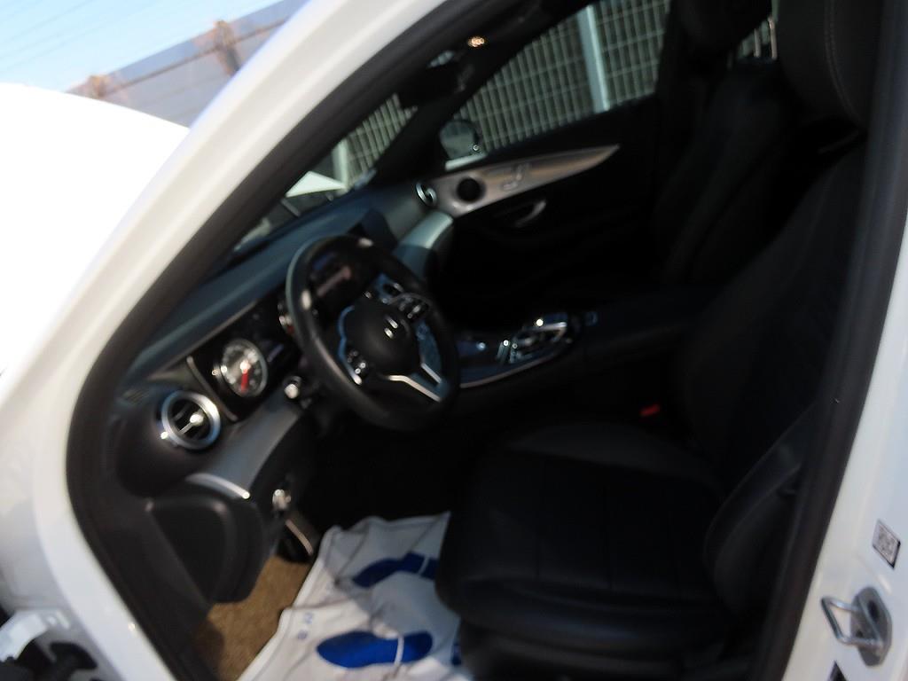 Mercedes Benz E class - Vista 5