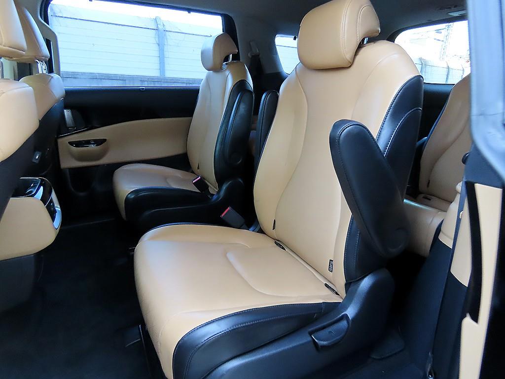 KIA Carnival - Vista 6