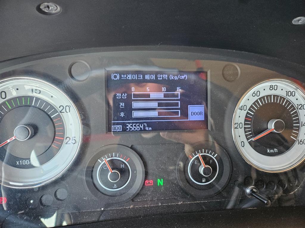 medium and large bus Medium-sized Hyundai Bus - Vista 7