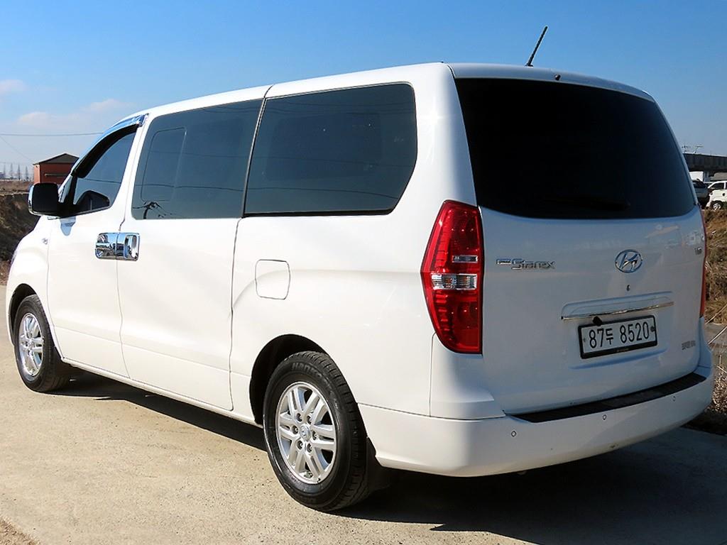HYUNDAI Starex - Vista 3