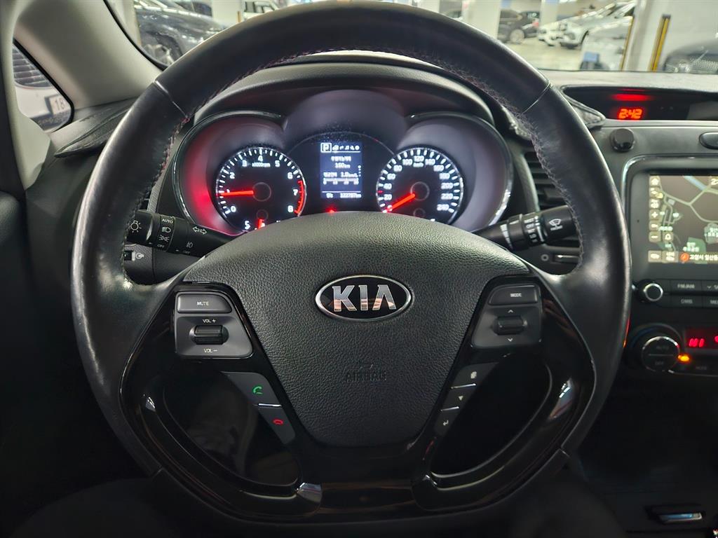 KIA K3 - Vista 10