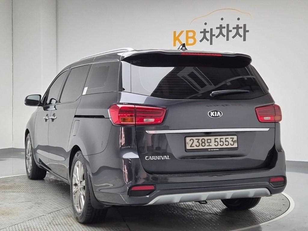 KIA Carnival - Vista 2